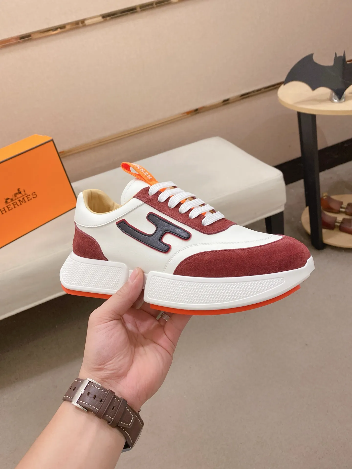 Men's clothing and shoes💰: 480💰《HERMES》【Classic original order·Version】Hermès; top 🔝purchasing agent🔍🔍men's latest 🇺🇸 counter sales simultaneously, imported from Italy original ▲▲cowhide ▲▲ (high-end, nobility, class) ) Exquisite workmanship (Italian 🇮🇹 imported water-dyed 🐂 cowhide lining) sole: original sole provided by the original factory, ⚠️exclusive double-layer activity·TPR·rubber·combined molded outsole; super comfortable·wear-resistant·non-slip·environmental protection The real thing is more beautiful if you take the real thing (high quality, follow the order). You can enter and exit the counter at will * Number of yards: 38-44 (45 can be customized and cannot be returned or exchanged)